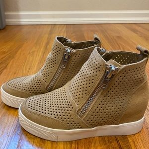 Womans Steve Madden fashion high top sneaker sz 6